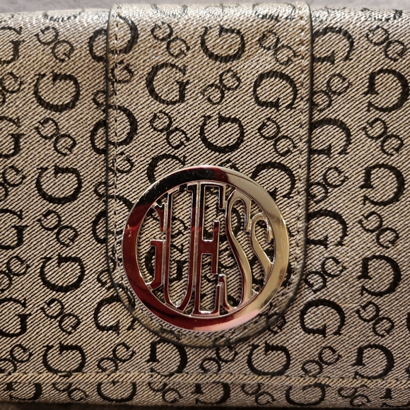 Guess Wallet - Picture 4 of 6